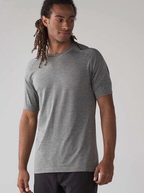 LULULEMON MENS shirt!